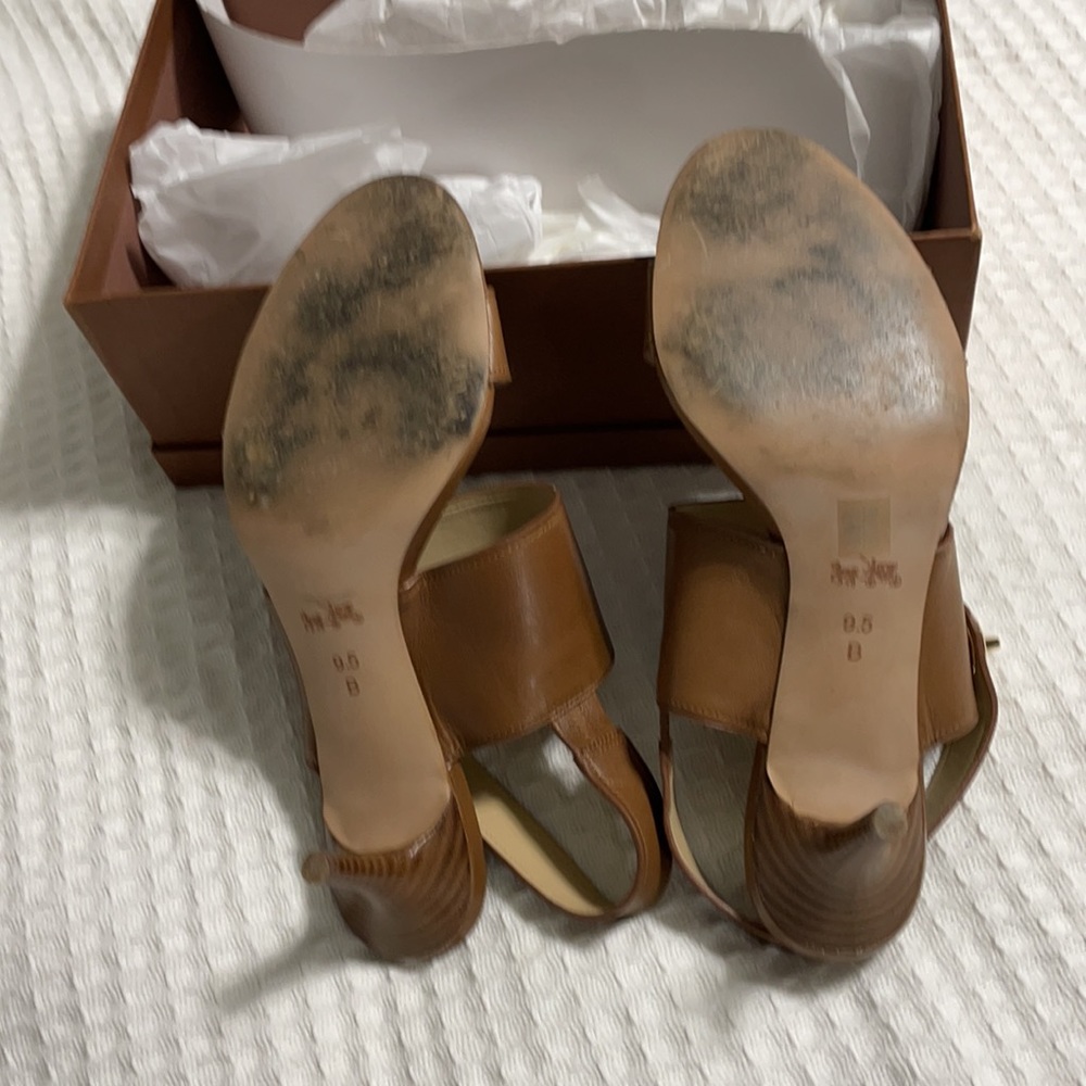 Coach light brown leather sandals. - Picture 3 of 5